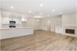 17200 Newhope St in Fountain Valley, CA - Building Photo