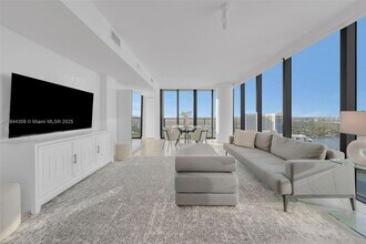 650 NE 32nd St, Unit 3708 in Miami, FL - Building Photo - Building Photo