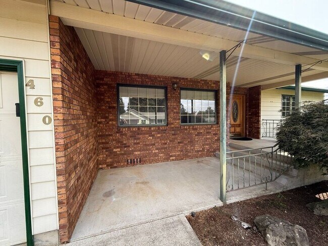 460 SE Conifer Pl in Sublimity, OR - Building Photo - Building Photo