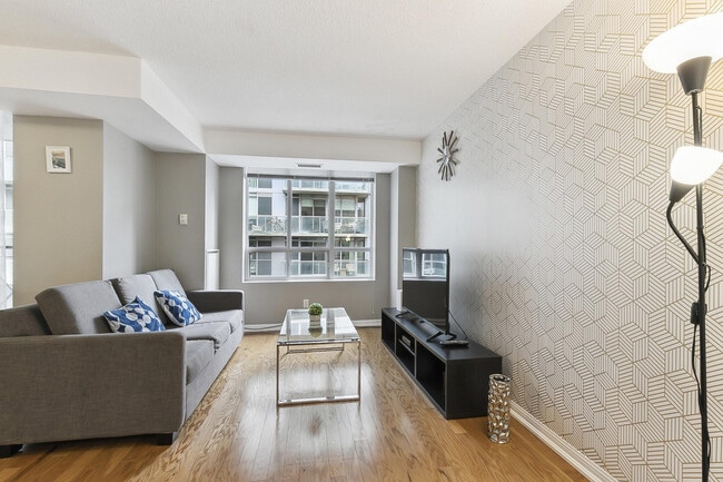 1104-140 Simcoe St