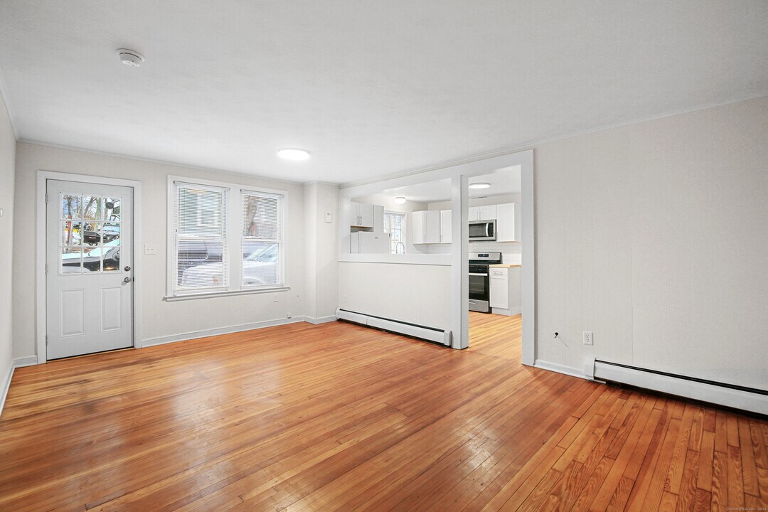 5 Wood Ct-Unit -Unit 2 in Plymouth, CT - Foto de edificio