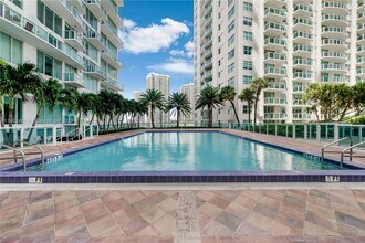 41 SE 5th St, Unit 1901 in Miami, FL - Foto de edificio - Building Photo