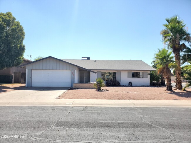 property at 4404 S McAllister Ave