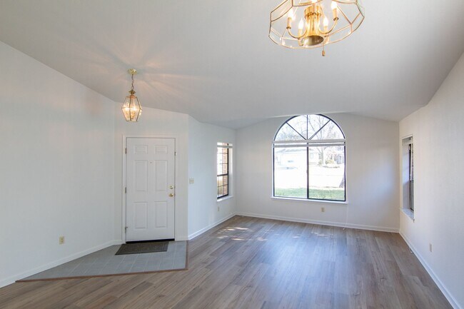 4386 Songbird Way in Redding, CA - Building Photo - Building Photo