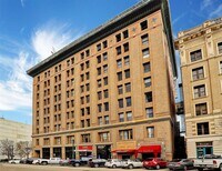 915 Franklin St photo'