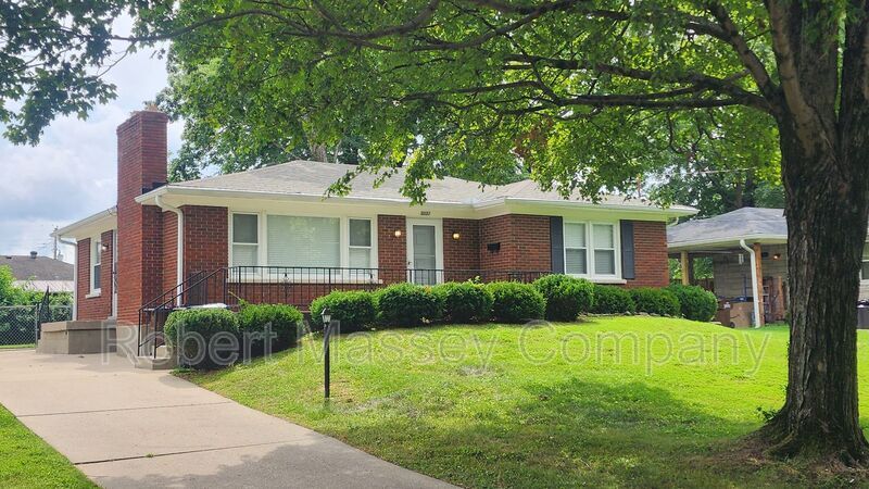 3127 Michael Dr in Louisville, KY - Building Photo