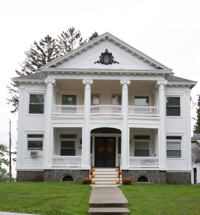 409 S Melcher St in Johnstown, NY - Building Photo