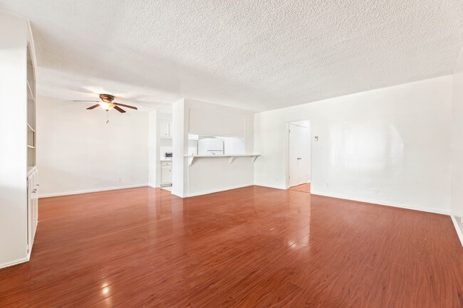 10535 Lindley Avenue