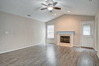 1106 Eaglewood Dr in Virginia Beach, VA - Building Photo - Building Photo