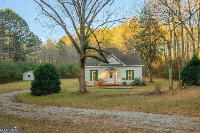 235 Jenkins Rd in Tyrone, GA - Foto de edificio - Building Photo