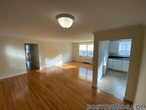 8 Captain Parker Arms, Unit 23 in Lexington, MA - Building Photo - Building Photo