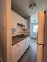 217 Hollister Ave, Unit a8 in Bridgeport, CT - Building Photo