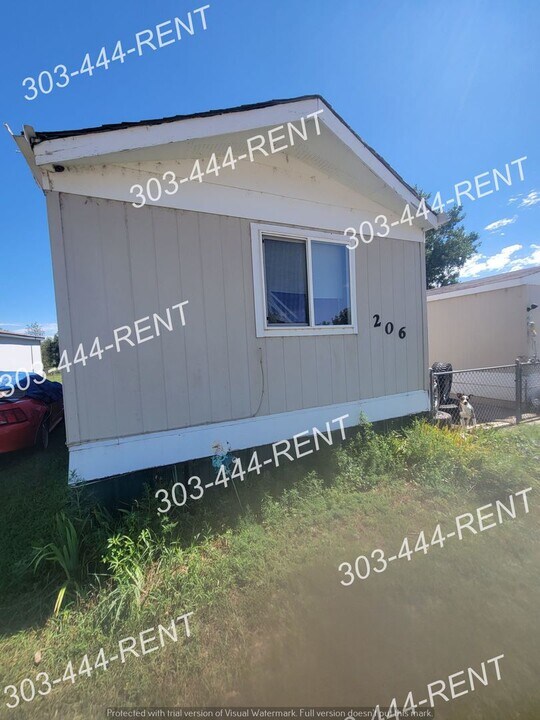 206 Crest Dr in Log Lane Village, CO - Building Photo