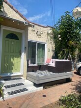 11323 Mississippi Ave, Unit 11323 in Los Angeles, CA - Foto de edificio - Building Photo