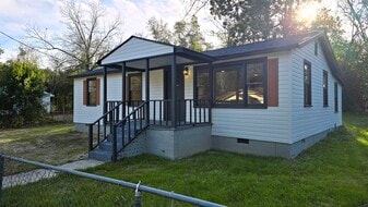 64 Spruce St in Denmark, SC - Building Photo