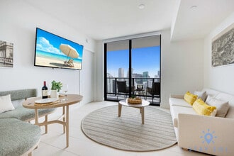 601 NE 1st Ave in Miami, FL - Foto de edificio - Building Photo