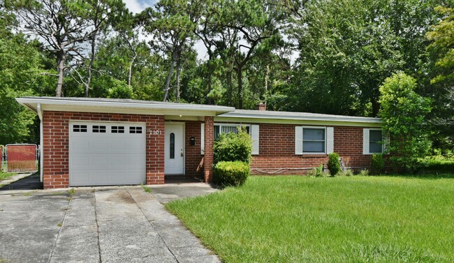 2101 Maple Leaf Dr E in Jacksonville, FL - Building Photo - Building Photo