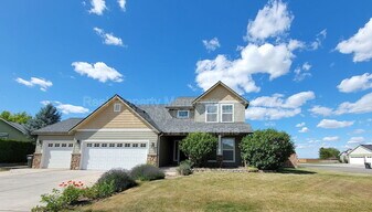 4003 Segovia Dr in Pasco, WA - Building Photo