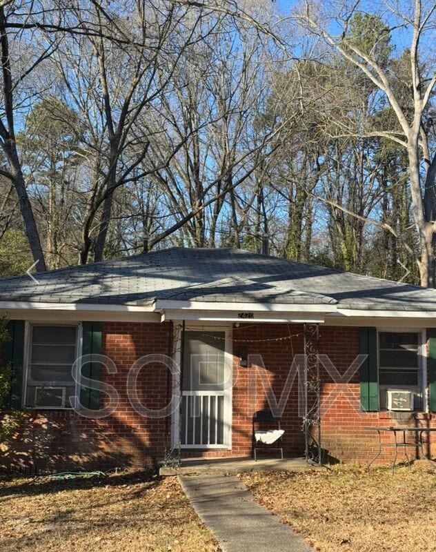 property at 2423 Crestview Dr