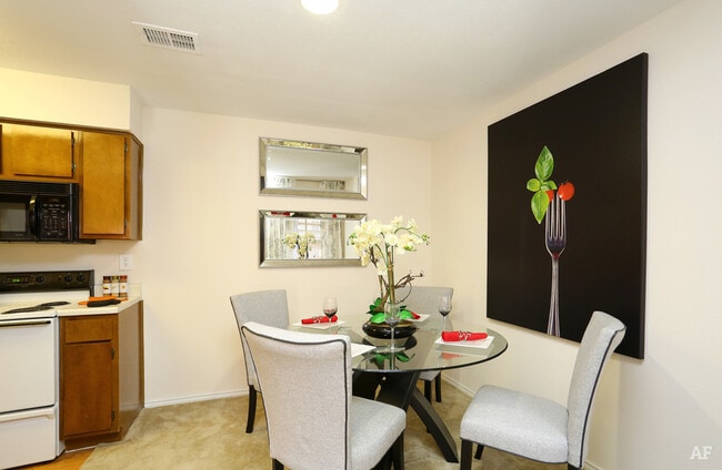 10401 N Lamar Blvd, Unit B201 in Austin, TX - Building Photo - Building Photo