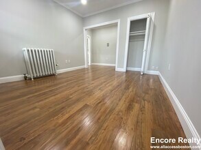 33 Highgate St in Boston, MA - Foto de edificio - Building Photo