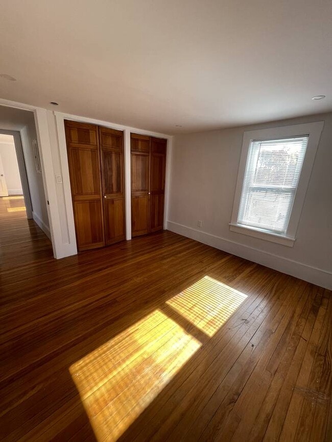 13 Middle St, Unit 2 in Marlborough, MA - Foto de edificio - Building Photo