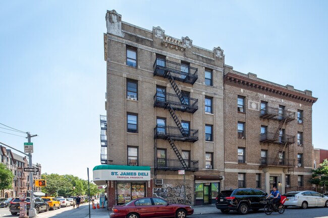 Graham Court in Long Island City, NY - Building Photo - Building Photo