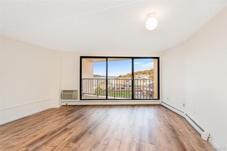 1155 Warburton Ave in Yonkers, NY - Building Photo - Building Photo