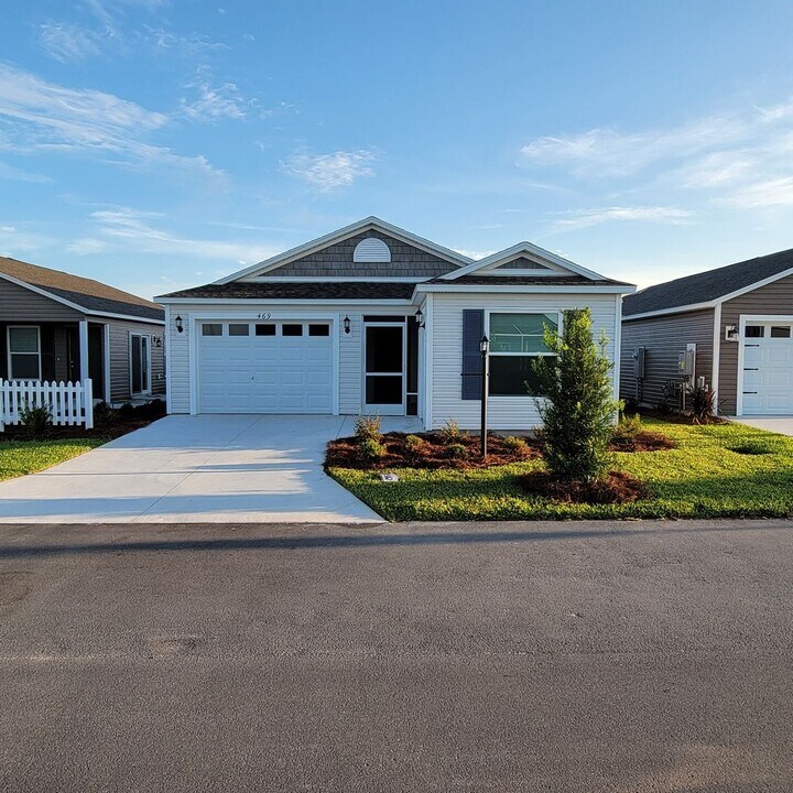 469 Kayla Ct in the Villages, FL - Building Photo