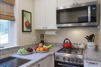 1596 Ronne Dr, Unit AUCMEY in Santa Rosa, CA - Building Photo - Building Photo