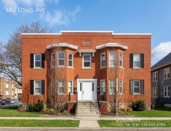 Charming & Bright 2 Bedroom Unit Now Available!