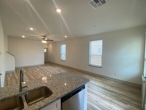 10204 Eaglewood Nook in San Antonio, TX - Building Photo - Building Photo