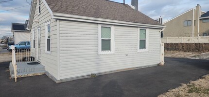 866 S Bay St in Lindenhurst, NY - Building Photo - Building Photo