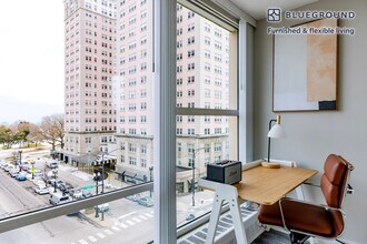 5600 N Sheridan Rd in Chicago, IL - Foto de edificio - Building Photo