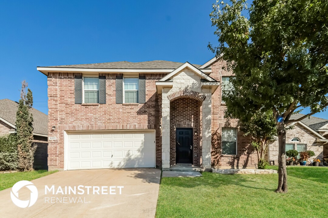 6281 Desert Holly Way in Denton, TX - Foto de edificio