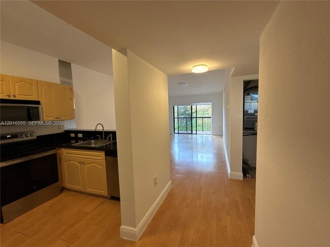 9979 Nob Hill Ln in Sunrise, FL - Building Photo - Building Photo