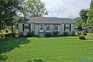 6504 Whitesburg Dr in Huntsville, AL - Building Photo