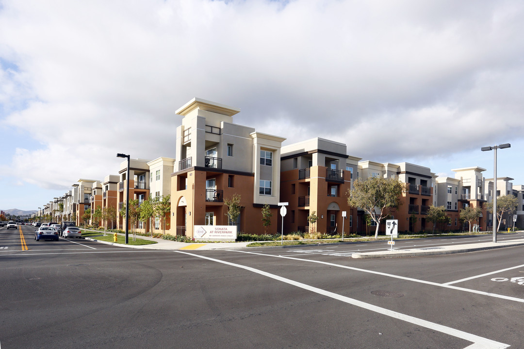 Sonata Apartments in Oxnard, CA - Building Photo