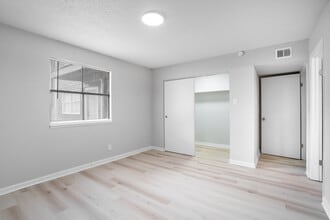 Courtyard Estates in Beaumont, TX - Foto de edificio - Interior Photo