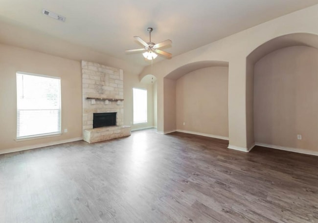9148 Clairemont Ln in Burleson, TX - Building Photo - Building Photo