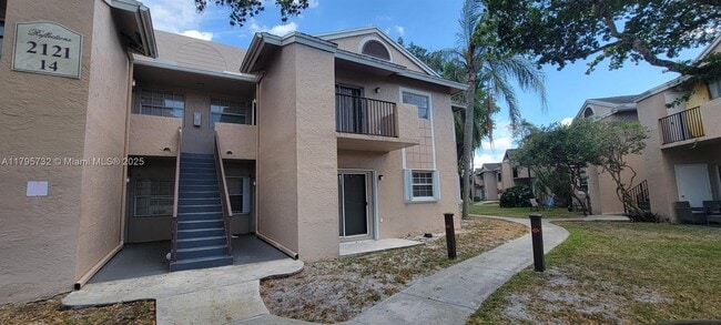 2121 NW 96th Terrace in Pembroke Pines, FL - Building Photo - Building Photo