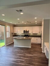 27314 Attwell Ln in Santa Clarita, CA - Foto de edificio - Building Photo