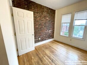 733 Parker St, Unit 2 in Boston, MA - Building Photo - Building Photo