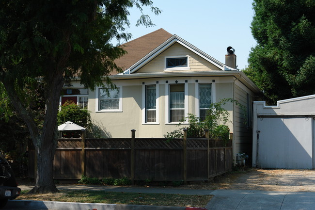 31 Highland Ave in Burlingame, CA - Foto de edificio - Building Photo