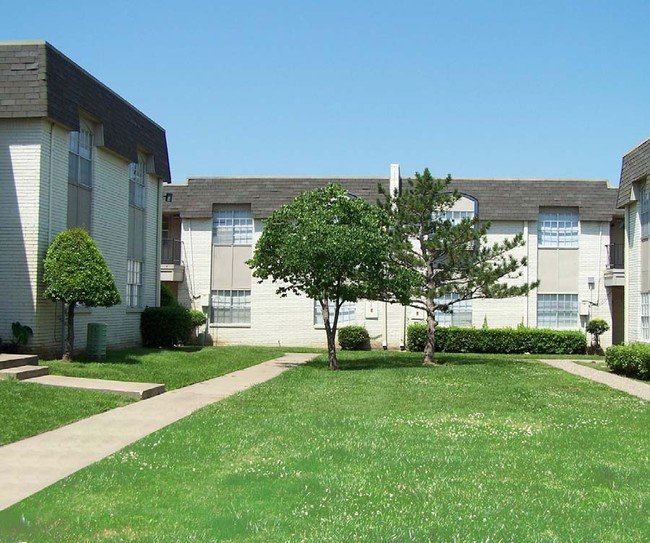 Autumn Ridge Apartments in Tulsa, OK - Foto de edificio - Building Photo