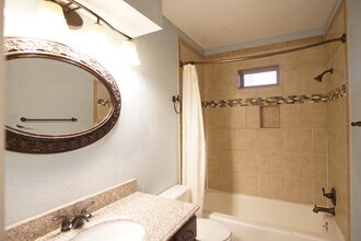 6419 NW 63rd St in Warr Acres, OK - Building Photo - Building Photo