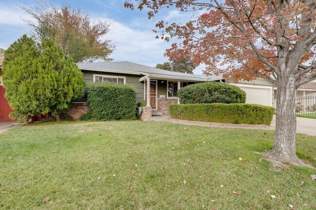 5113 Sitton Way in Sacramento, CA - Building Photo - Building Photo