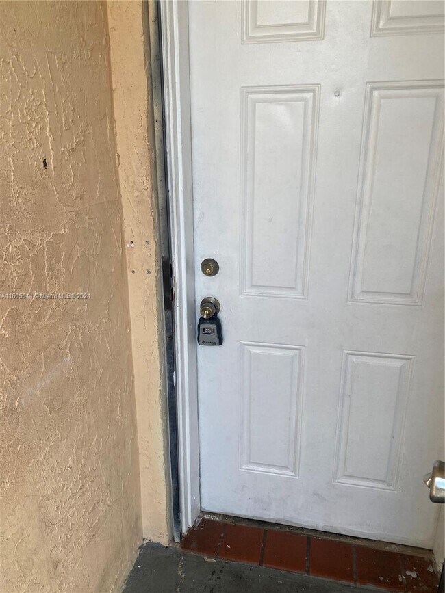 205 NE 141st St, Unit 6-1-3 in Miami, FL - Building Photo - Building Photo