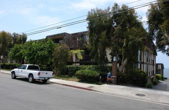 424 Stratford Ct in Del Mar, CA - Foto de edificio - Building Photo