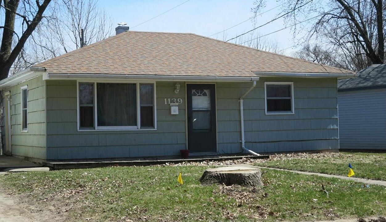 1139 Littlefield Rd in Waterloo, IA - Building Photo